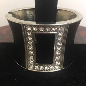 🖤Woman’s Cuff Bracelet With Bling🖤